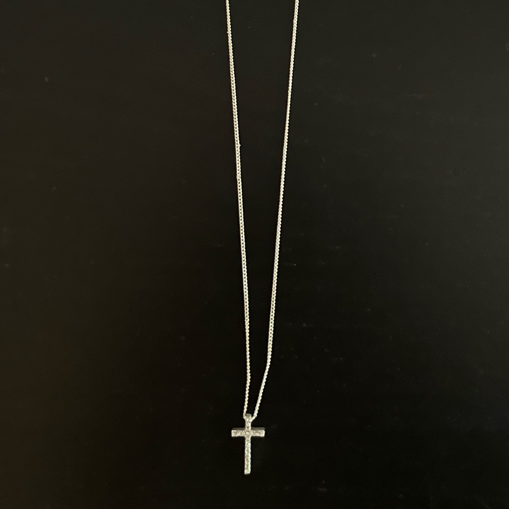BEAUTIFUL CROSS NECKLACE